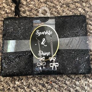 Makeup Bag w Earrings